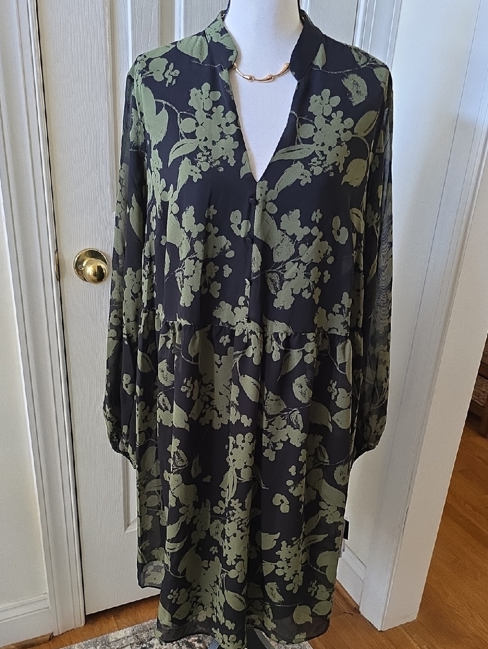 52SEVEN BRAND WOMEN'S PLUS SIZE GREEN AND BLACK FLORAL DRESS SIZE 20W